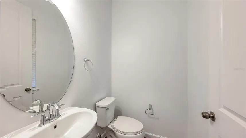 Guest bathroom 1st floor