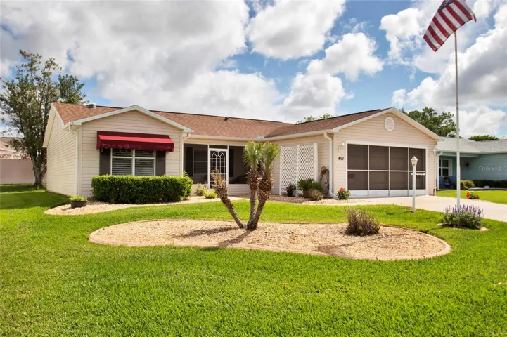 807 Camino Del Rey front exterior.  Beautiful lawn and landscape give this home fabulous curb appeal.