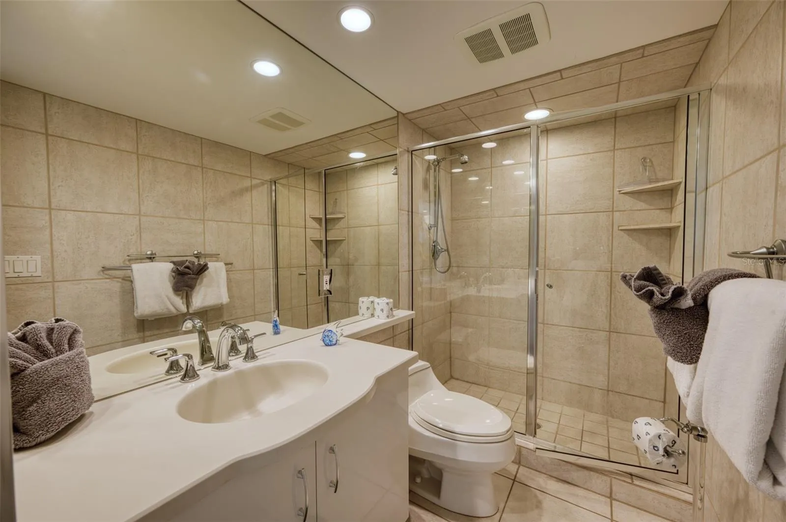 Primary Bathroom en-suite