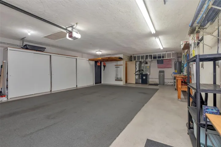 massive 925 sq ft garage!