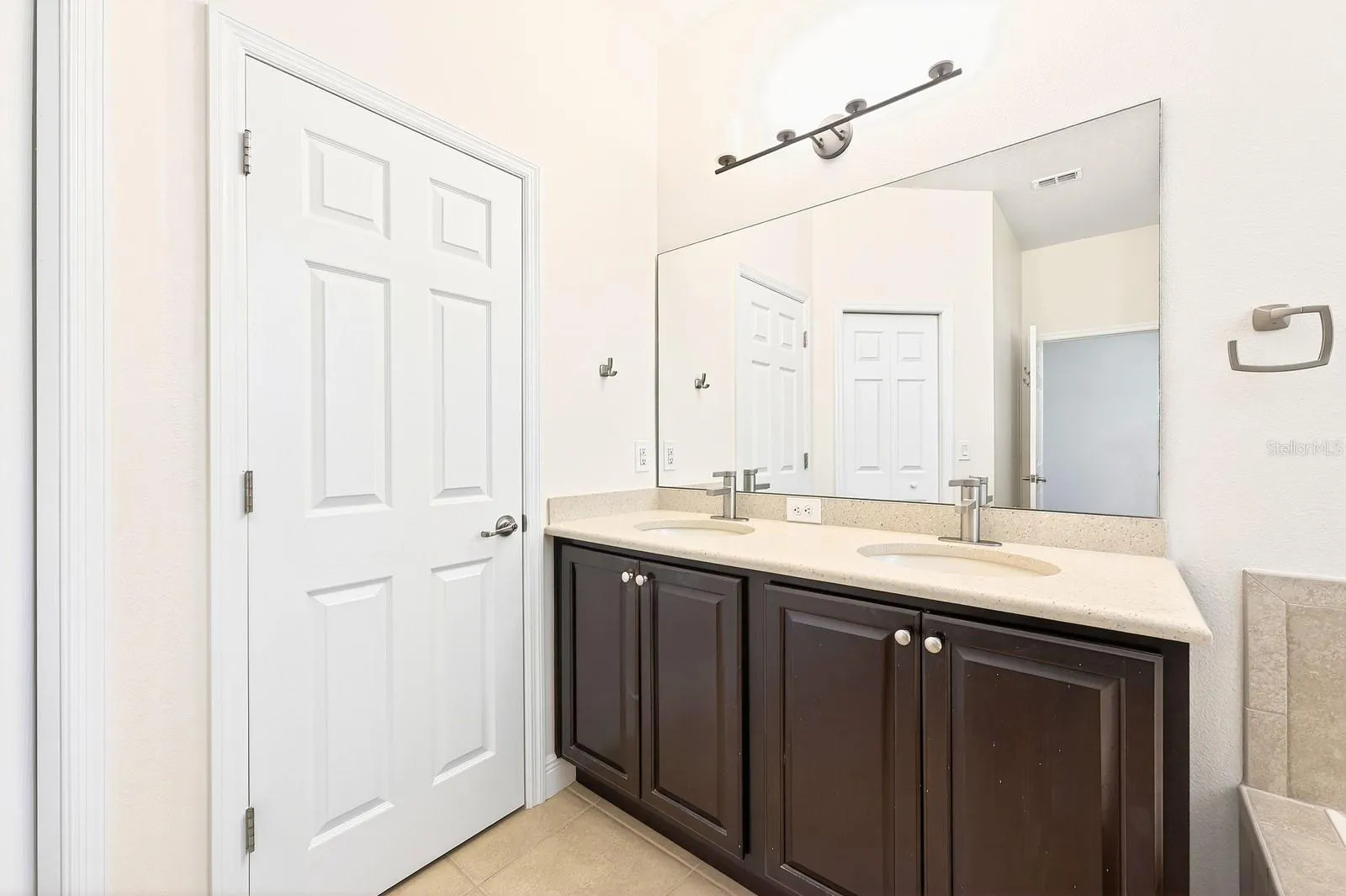 Primary en-suite bath.