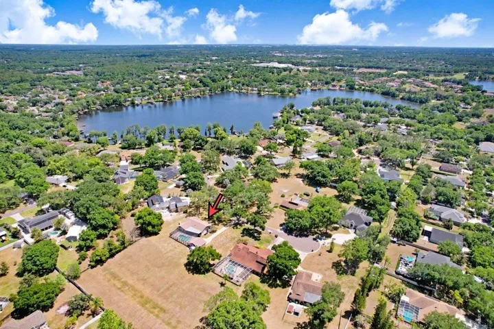 Neighborhood with view of Lake Maurine