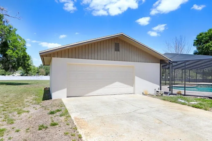 Detach garage