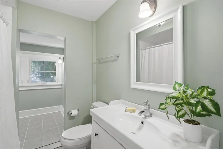 BATHROOM 3 W/ 2ND LAUNDRY AREA (2ND FLOOR)