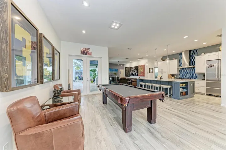 Sittin & Kitchen