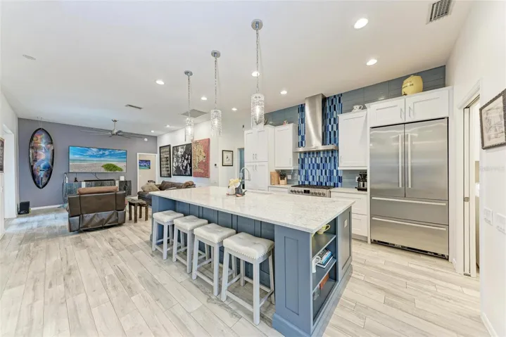 Kitchen & Living