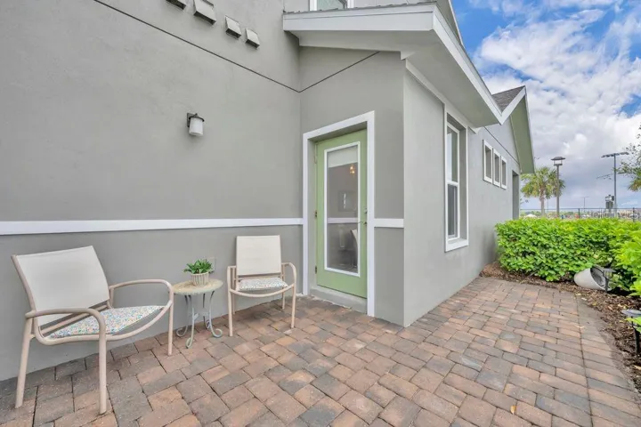 Patio with privacy of side lawn
