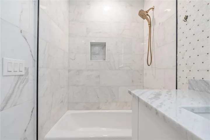 Hallway (guest) Bathroom