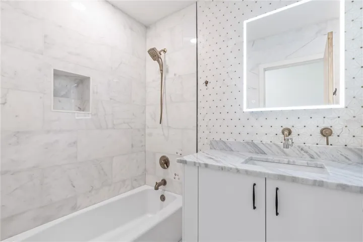 Hallway (guest) Bathroom