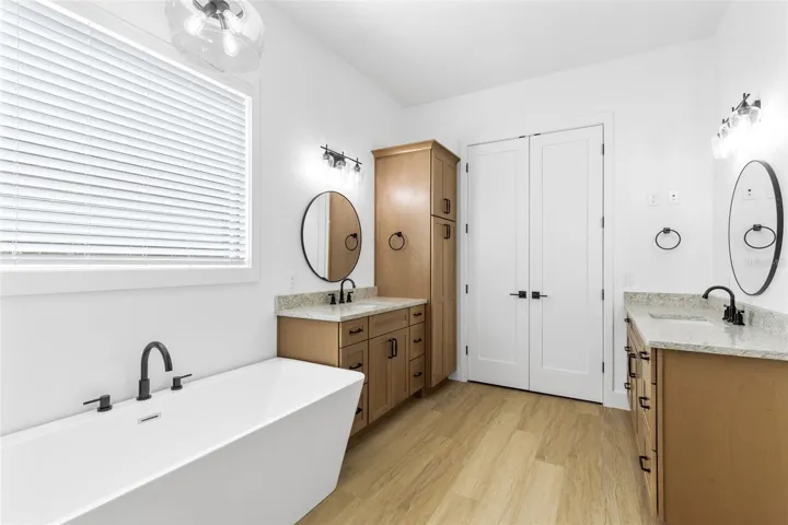 Dual vanities