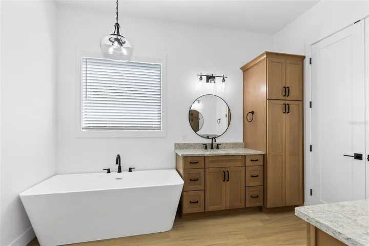 Primary Ensuite Bathroom with garden tub