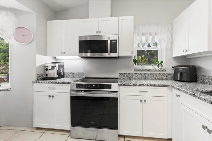 Shaker Cabinets & Granite Countertops