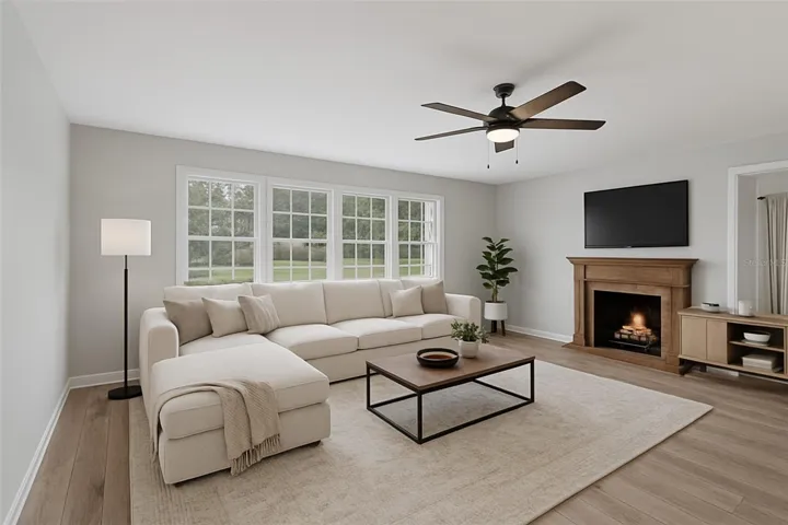 This photo includes virtual furnishings.