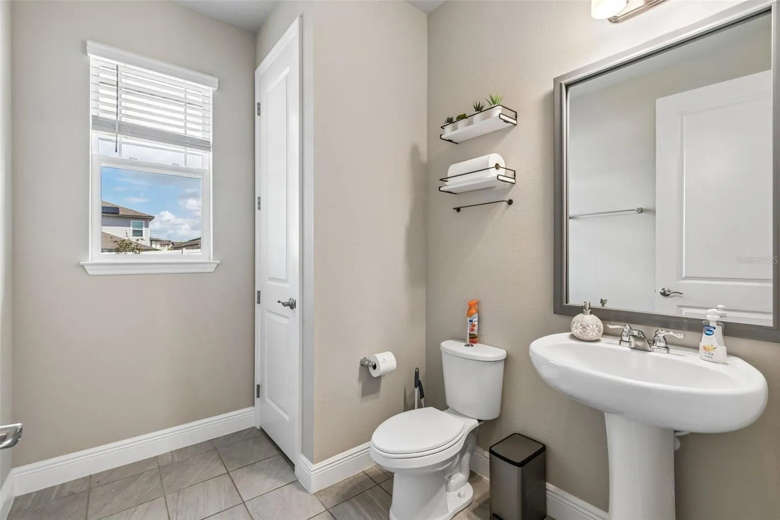 1/2 bath downstairs
