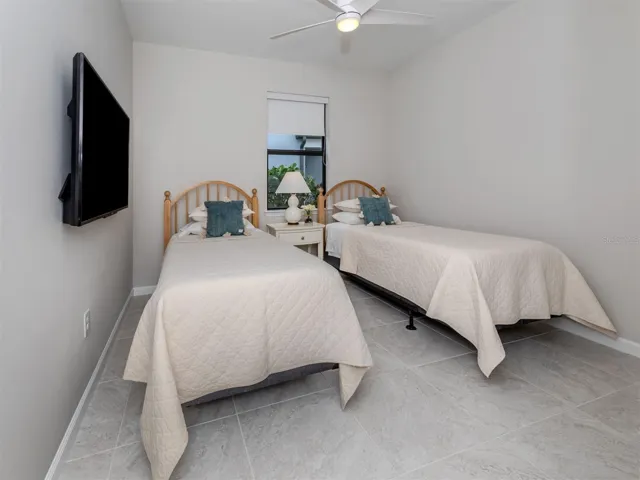 Back bedroom.