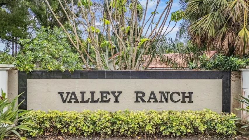 Community entrance on Dale Mabry