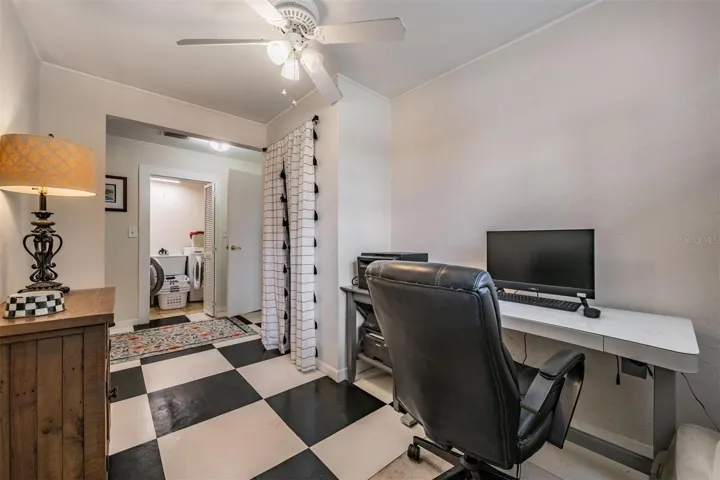 Guest Suite Off of Dinette w/private entrance