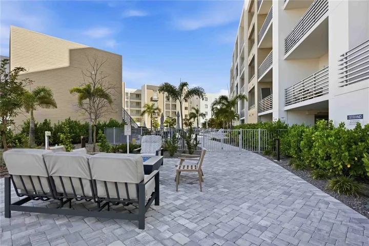 entry to pool deck