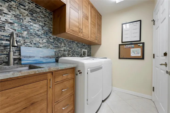 Utility room. Washer and Dryer stays!