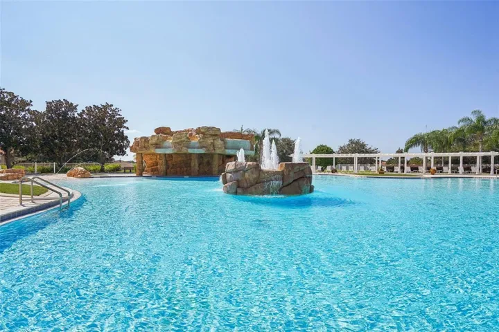 Lakeside Landings Community Pool