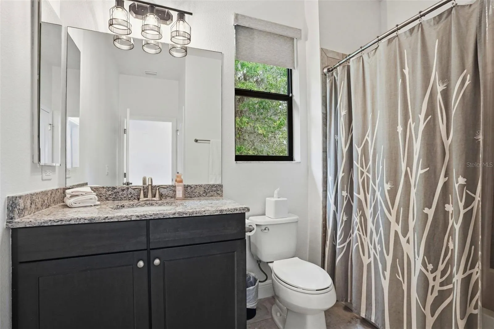 2nd bath between 2nd &amp; 3rd bdrm