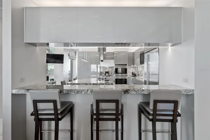 Built-in bar area ideal for intimate gatherings