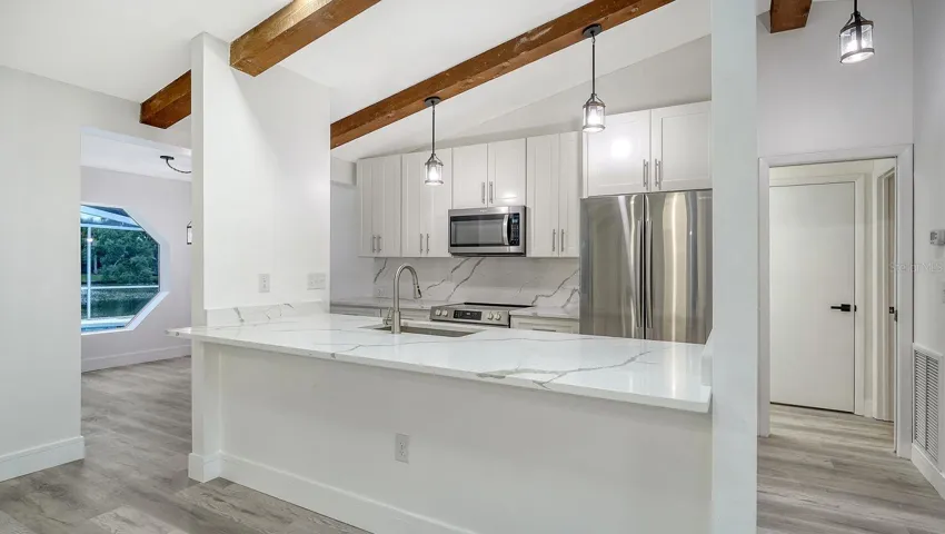 Breakfast Bar & Kitchen