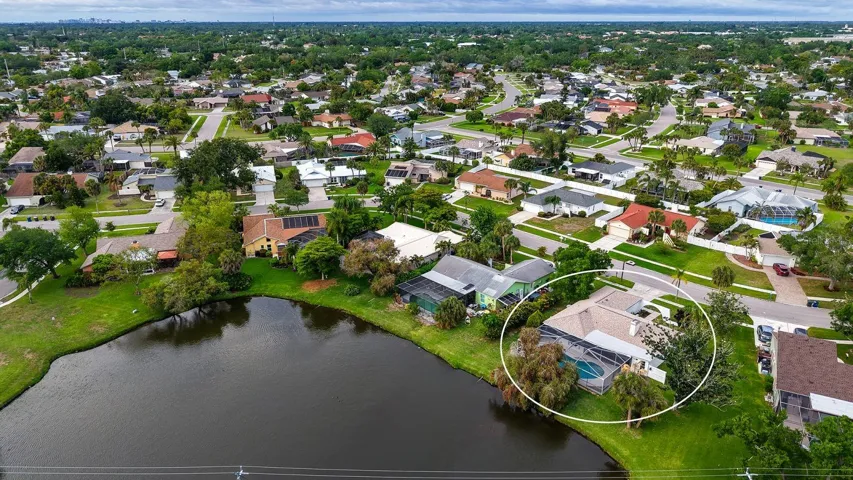 Aerial view showing the proximity to the Intercoastal Waterways, Siesta Key and the Gulf of America!