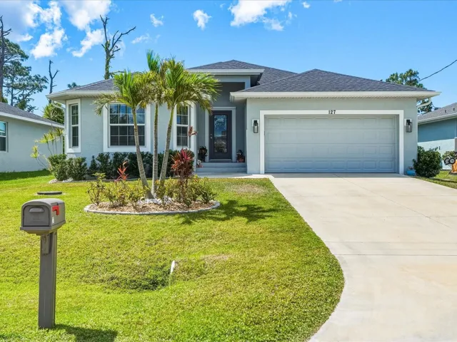 Front of 127 Glades Dr