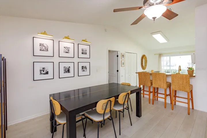 Dining/Kitchen bar