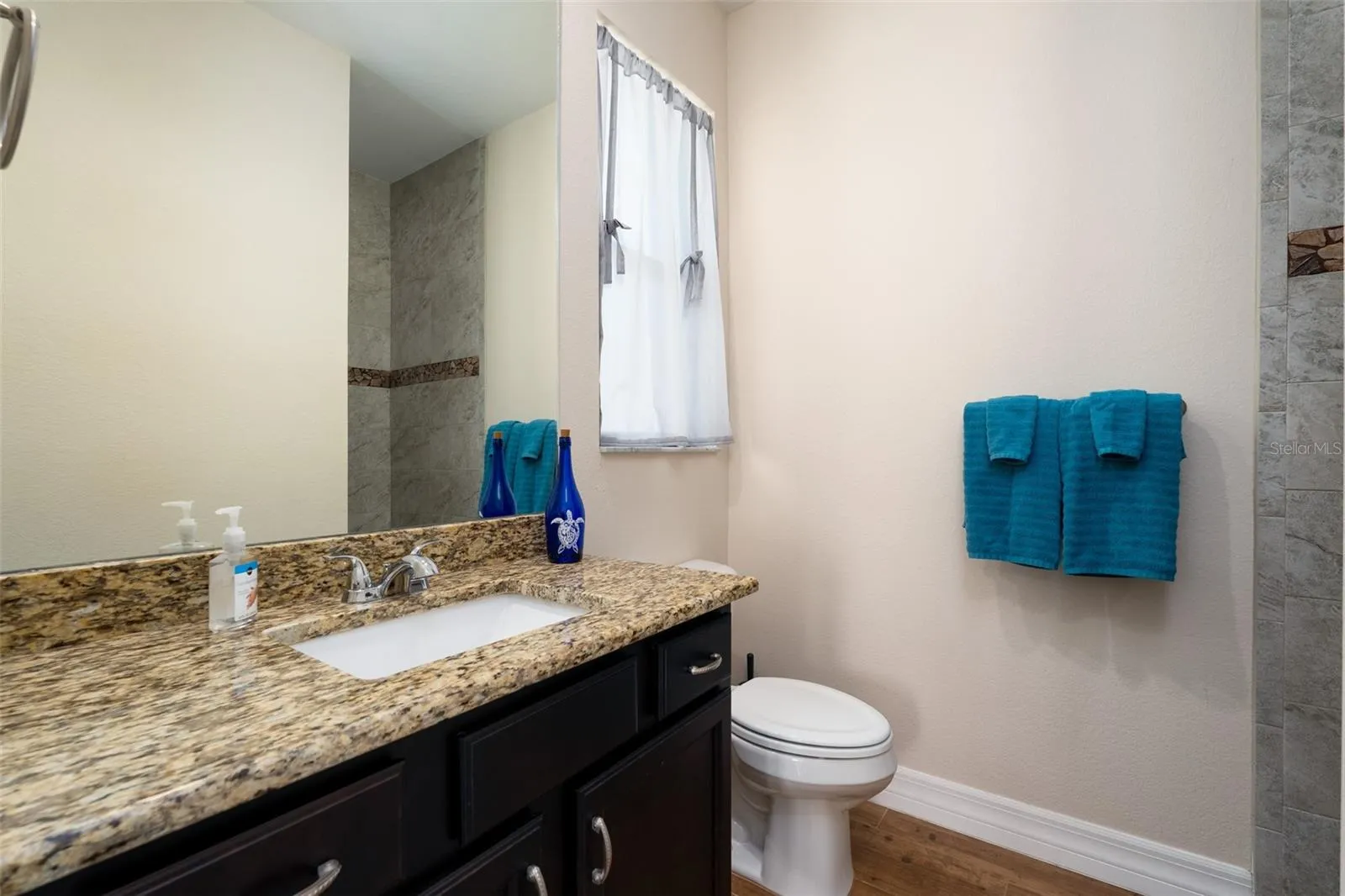 Private Full bath for Guest Room 3