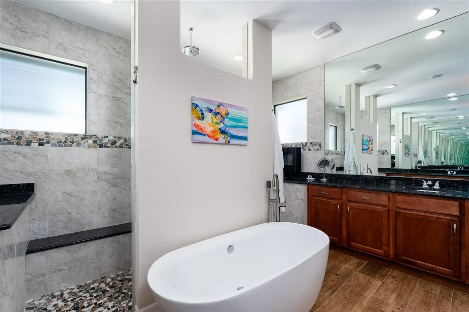 and Walk Around Shower with Bench and niche