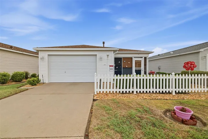 Pickett fence denotes Colony Villa