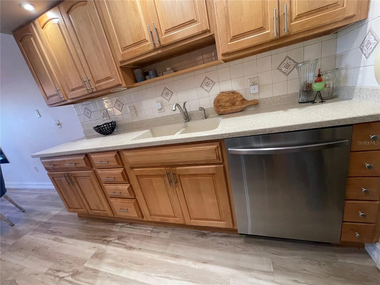 Dishwasher with stainless steel tub