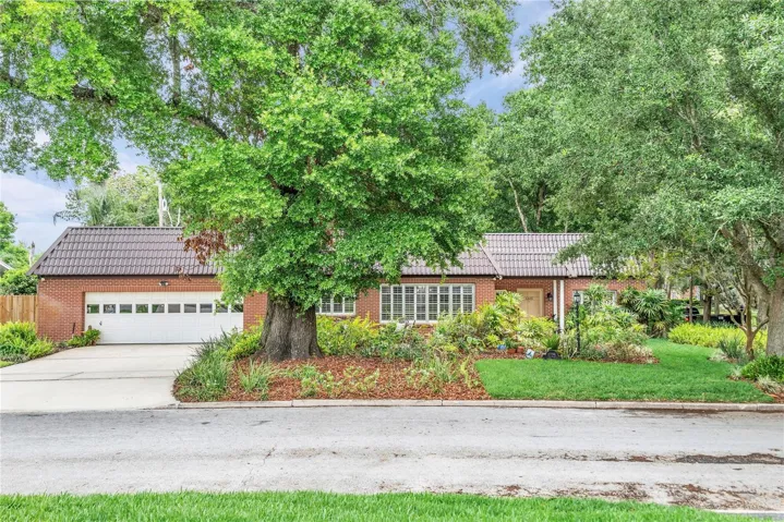 Spacious Delaney Park home on 1/3 acre corner lot!