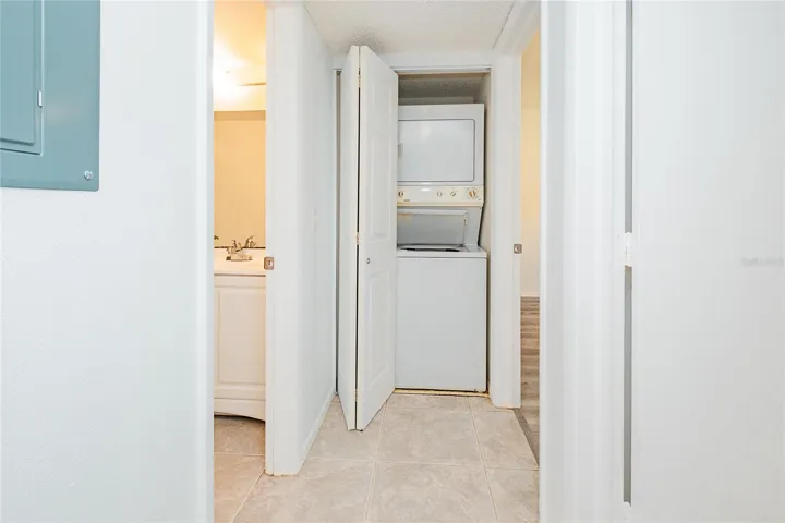 Convenient laundry closet