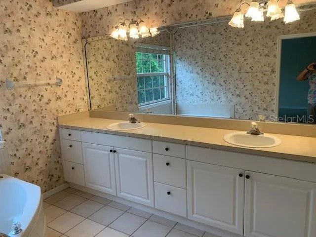 Primary Bathroom dual ssinks