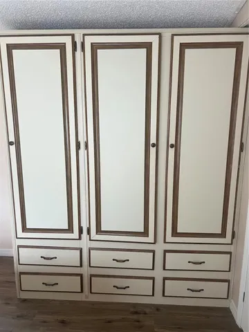 Primary Bedroom Closet
