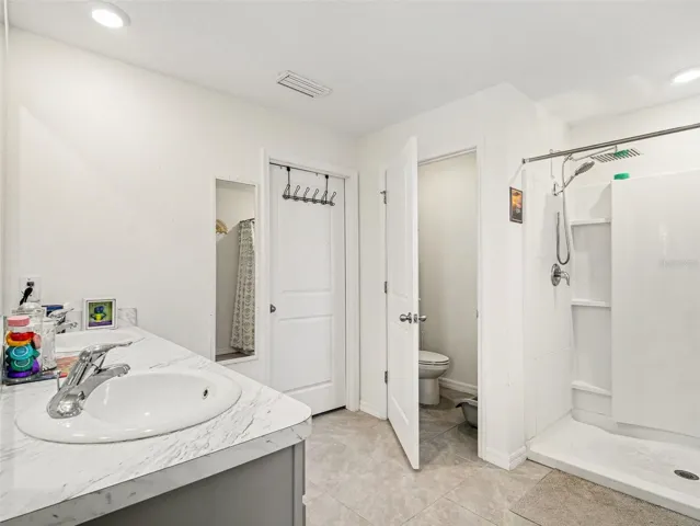 4114 Dovetail Lane, PALMETTO, FL 34221 - Primary Bathroom Upstairs