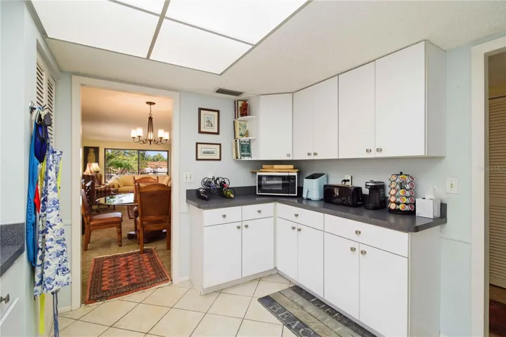 Kitchen to Dining Rooj