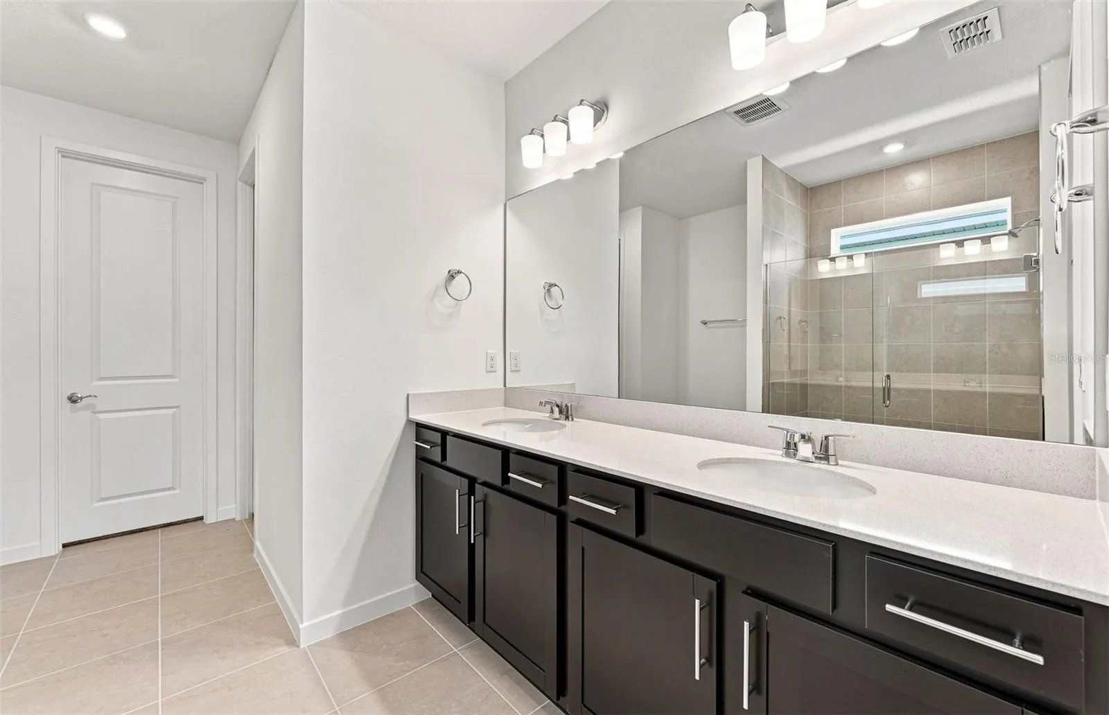 Owner's Bath w/Dual Sinks