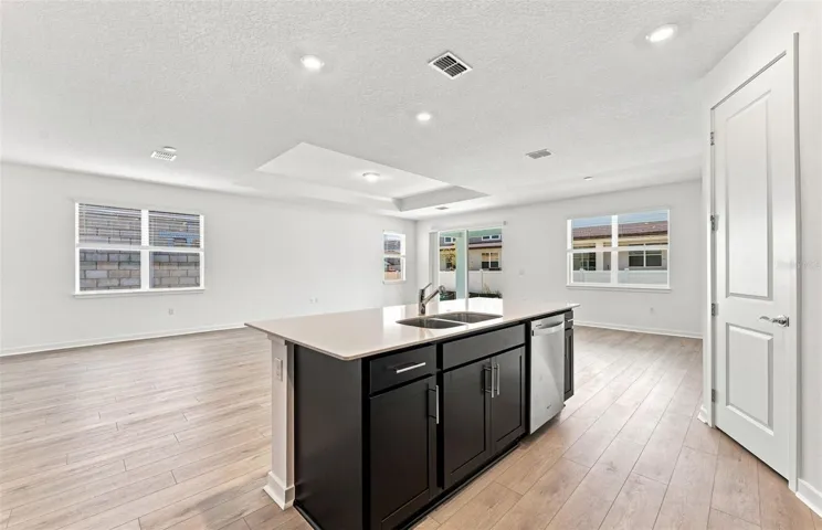 Center Island w/Storage