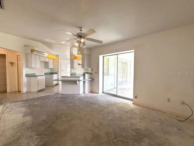 DEN/FAMILY ROOM