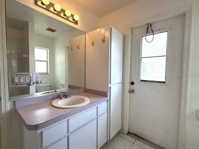 2ND BATHROOM