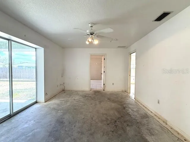 DEN/FAMILY ROOM