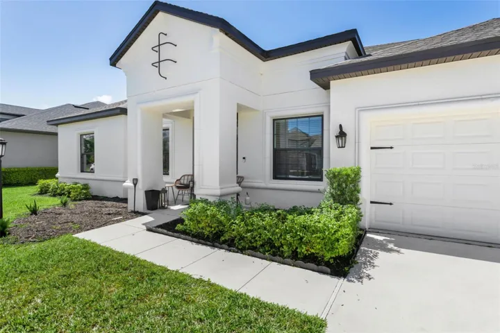 Walk-up and feel right at home in your grand entry way