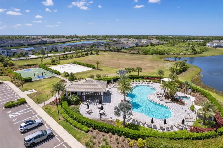 Beautiful Community Pool, Spa and BBQ Area