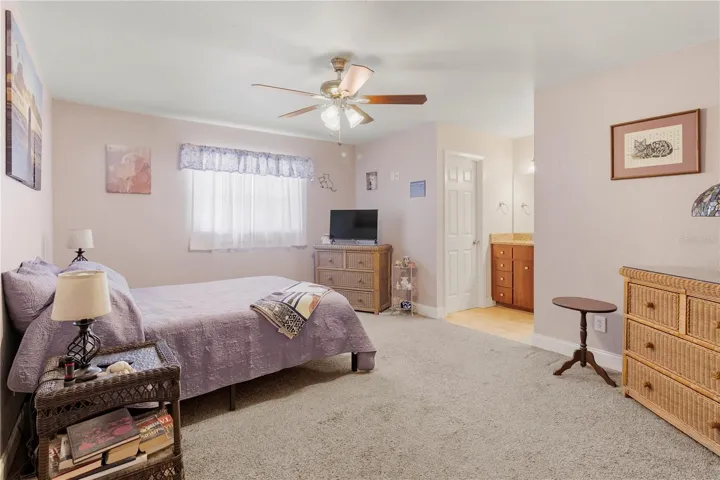 Primary bedoom