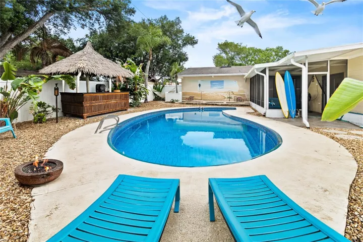 Virtually staged pool