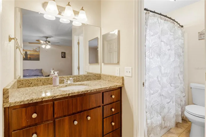 Primary en-suite bathroom